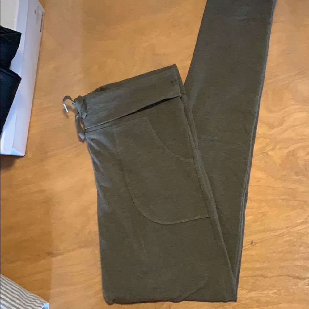 Victoria secret tie, pocket leggings